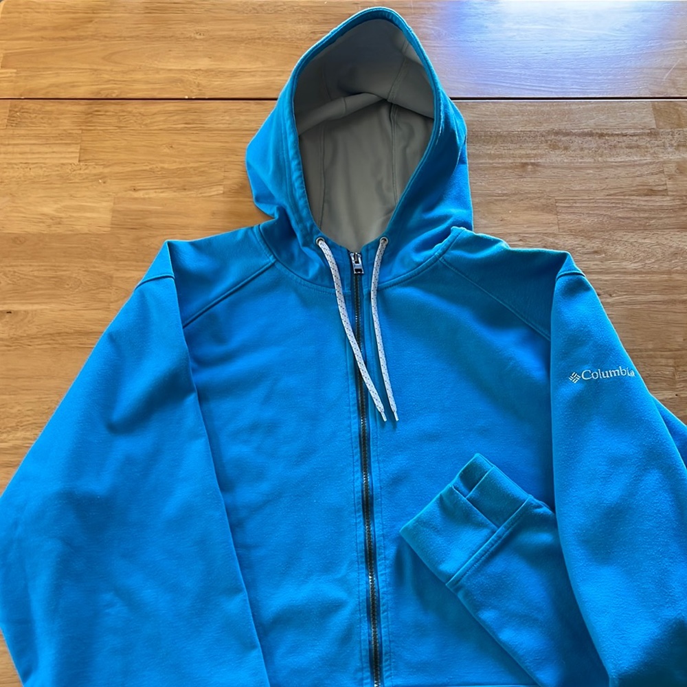 Columbia full-zip softshell w/ drink pocket & bottle opener
